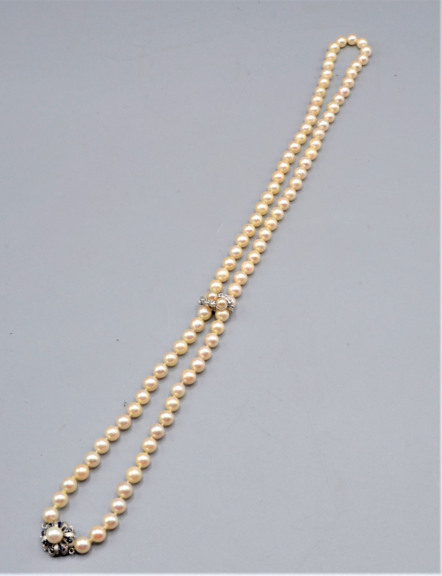 Perlenkette mit 585 Weißgoldverschluss mit Saphiren, Perlen Ø ca. 7,2 - 7,6 mm, Länge ca. 78 cm, mi - Image 5 of 6