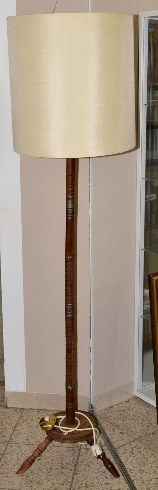 Stehlampe aus alten Spinnrocken, Holz gedrechselt u. partiell Zinneinfassung, ca. 170 cm (Elektrik  - Bild 3 aus 3