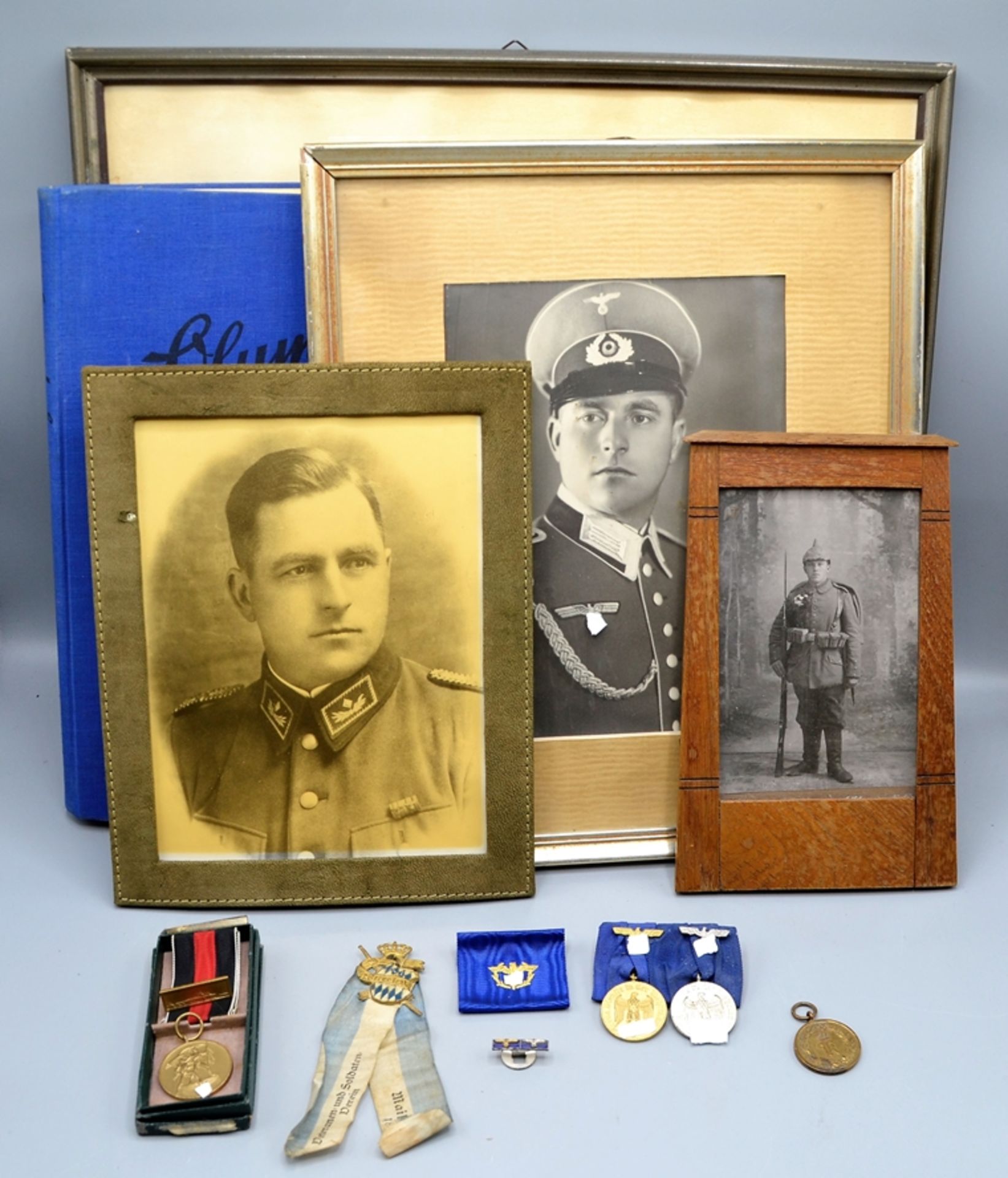 Militärischer Nachlass Orden Bilder etc., darunter Dienstauszeichnungen Wehrmacht 3. u. 4. Klasse a