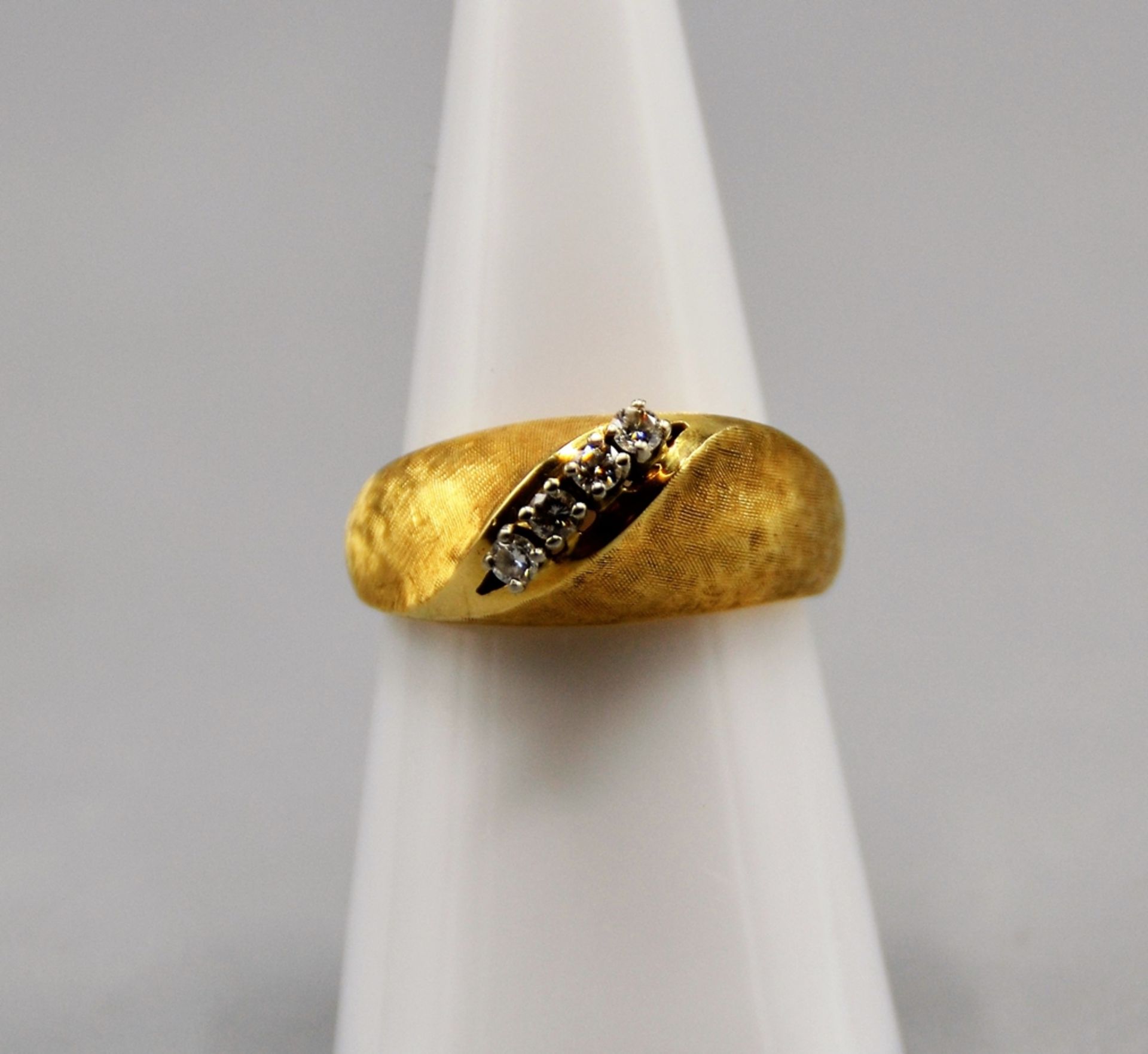 Brillantring Goldring 585 mit 4 kleinen Brillanten zus. ca. 0,2 ct., Ring Ø 17 mm, 7,8 g