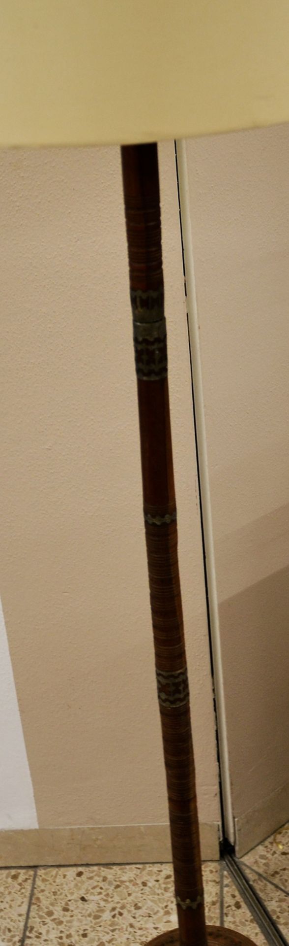 Stehlampe aus alten Spinnrocken, Holz gedrechselt u. partiell Zinneinfassung, ca. 170 cm (Elektrik  - Bild 2 aus 3