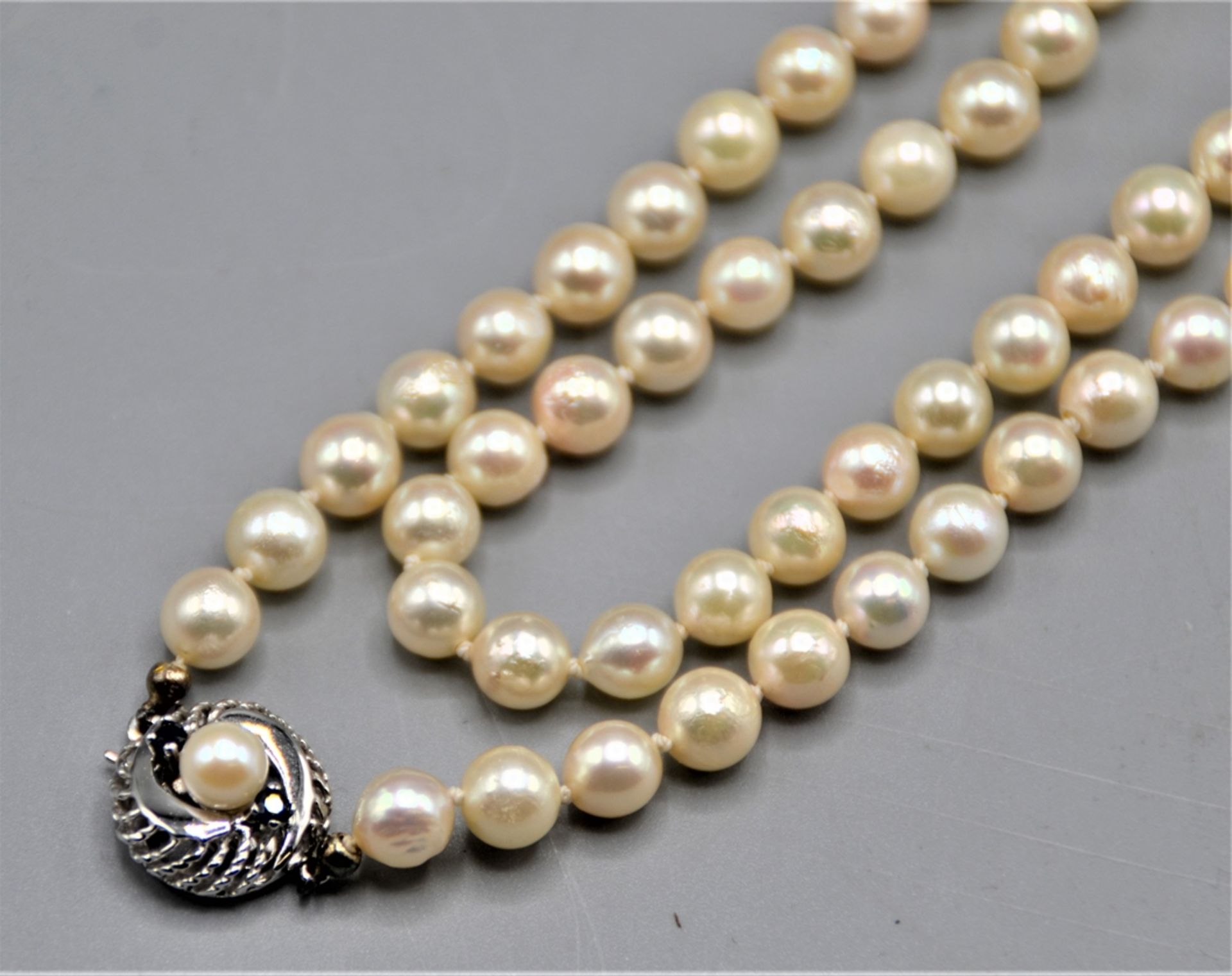 Perlenkette m. 333 Weißgoldverschluss, Ø Perlen ca. 6,6 mm, Länge 66 cm - Bild 2 aus 2