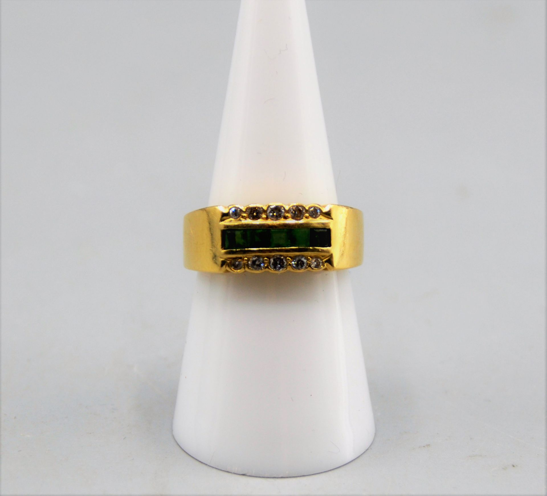 Smaragd Diamant Ring Hans Opel München 750 Gold, 5 Smaragde Quadratschliff, 10 kleine Diamanten, Ø