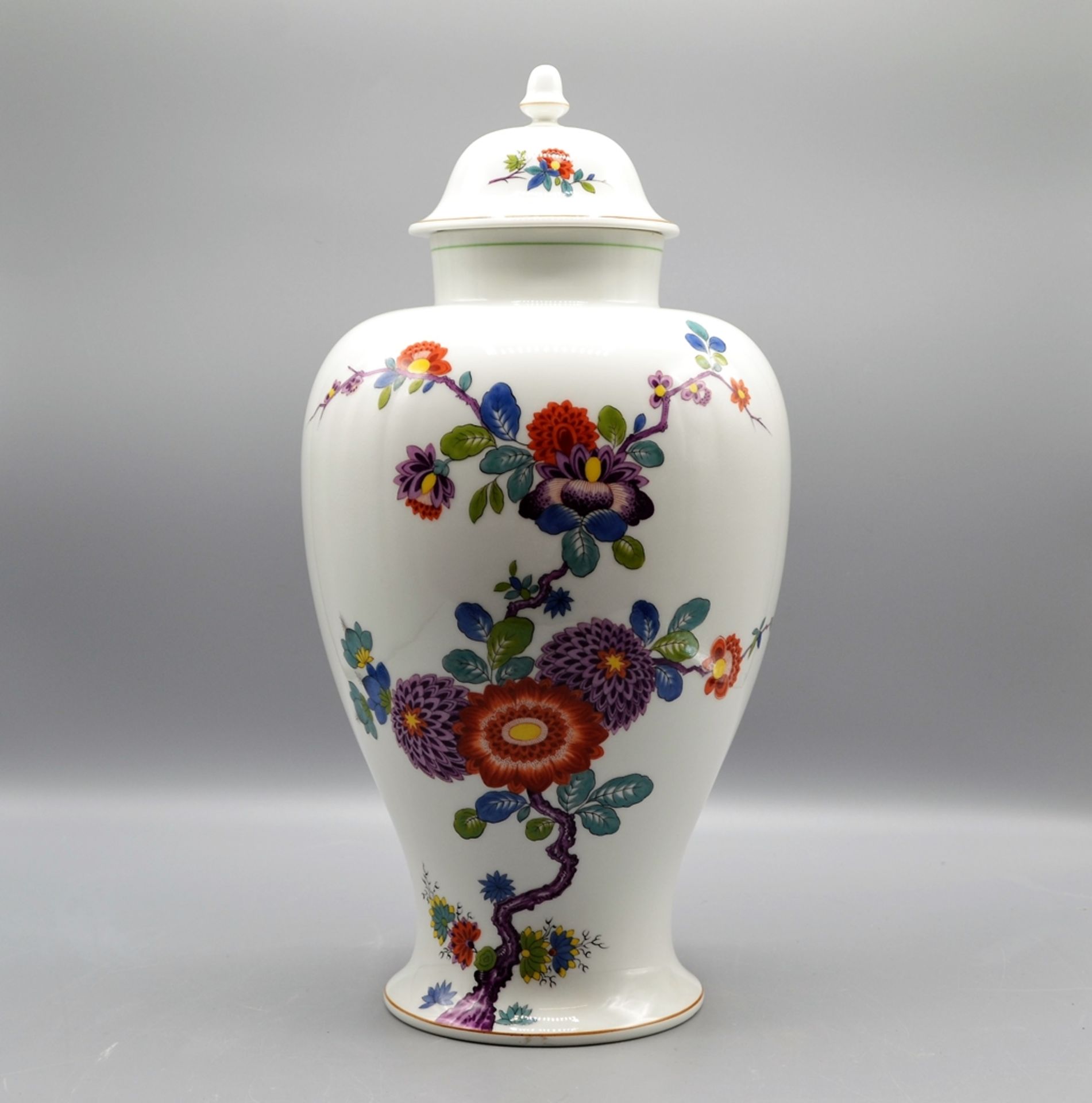 Meissen Deckelvase Indisch Blumen Insekten Dekor Modell Nr. H 108, 1. Wahl, ca. 36 cm