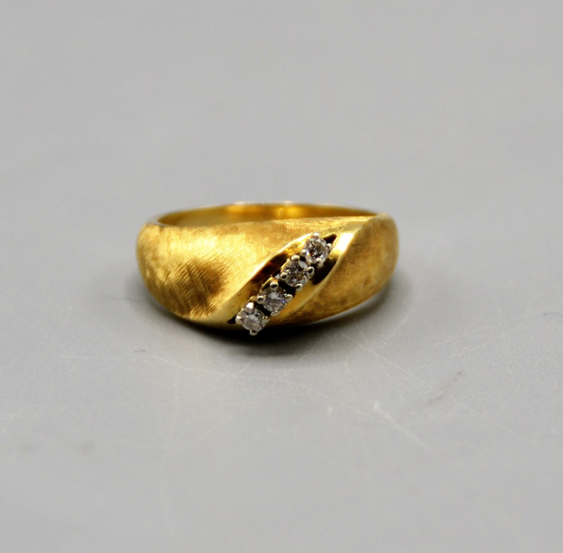 Brillantring Goldring 585 mit 4 kleinen Brillanten zus. ca. 0,2 ct., Ring Ø 17 mm, 7,8 g - Image 3 of 4