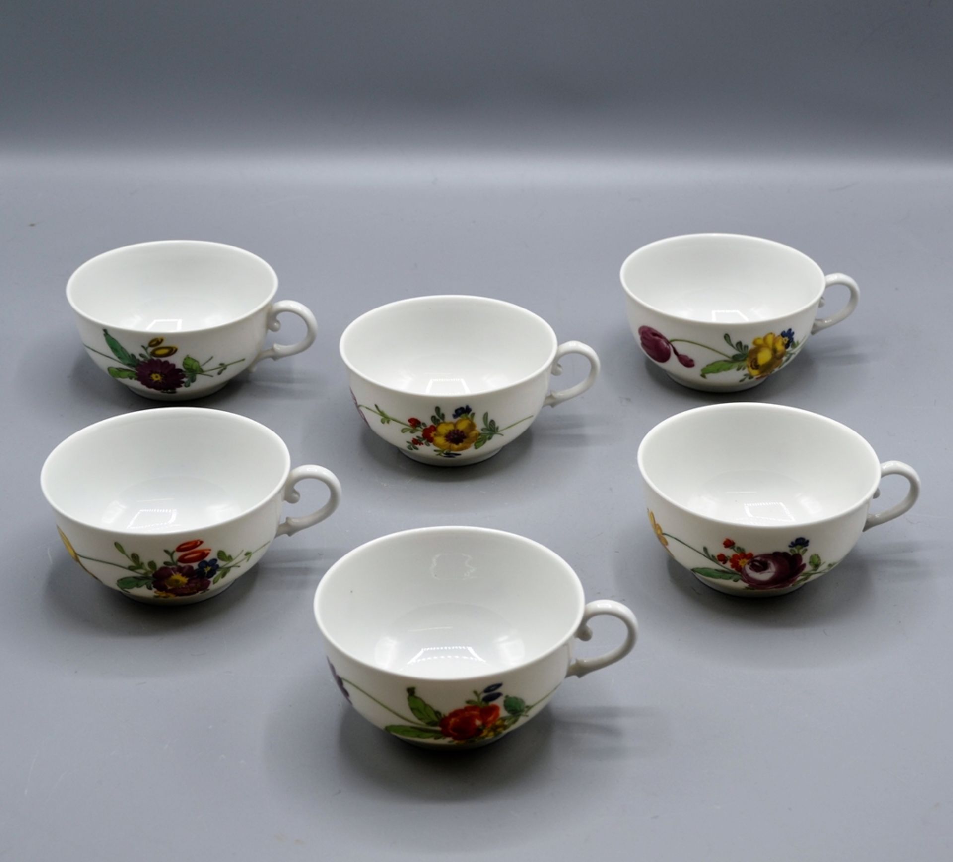 Nymphenburg Porzellan Teeservice handb. Blumendekor 20 Jhdt., Kanne (min. bestossen untere Henkelsp - Bild 3 aus 11