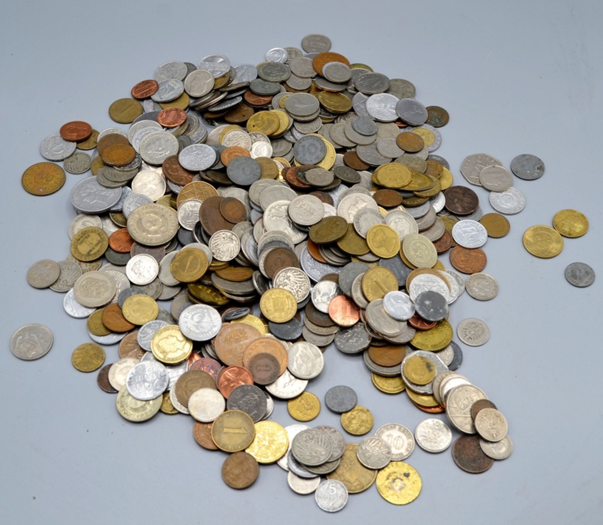Münzen Konvolut Blechdose voller Münzen, diverse Länder auch viele ältere Stücke, ca. 3,3 kg (mit D - Bild 3 aus 4