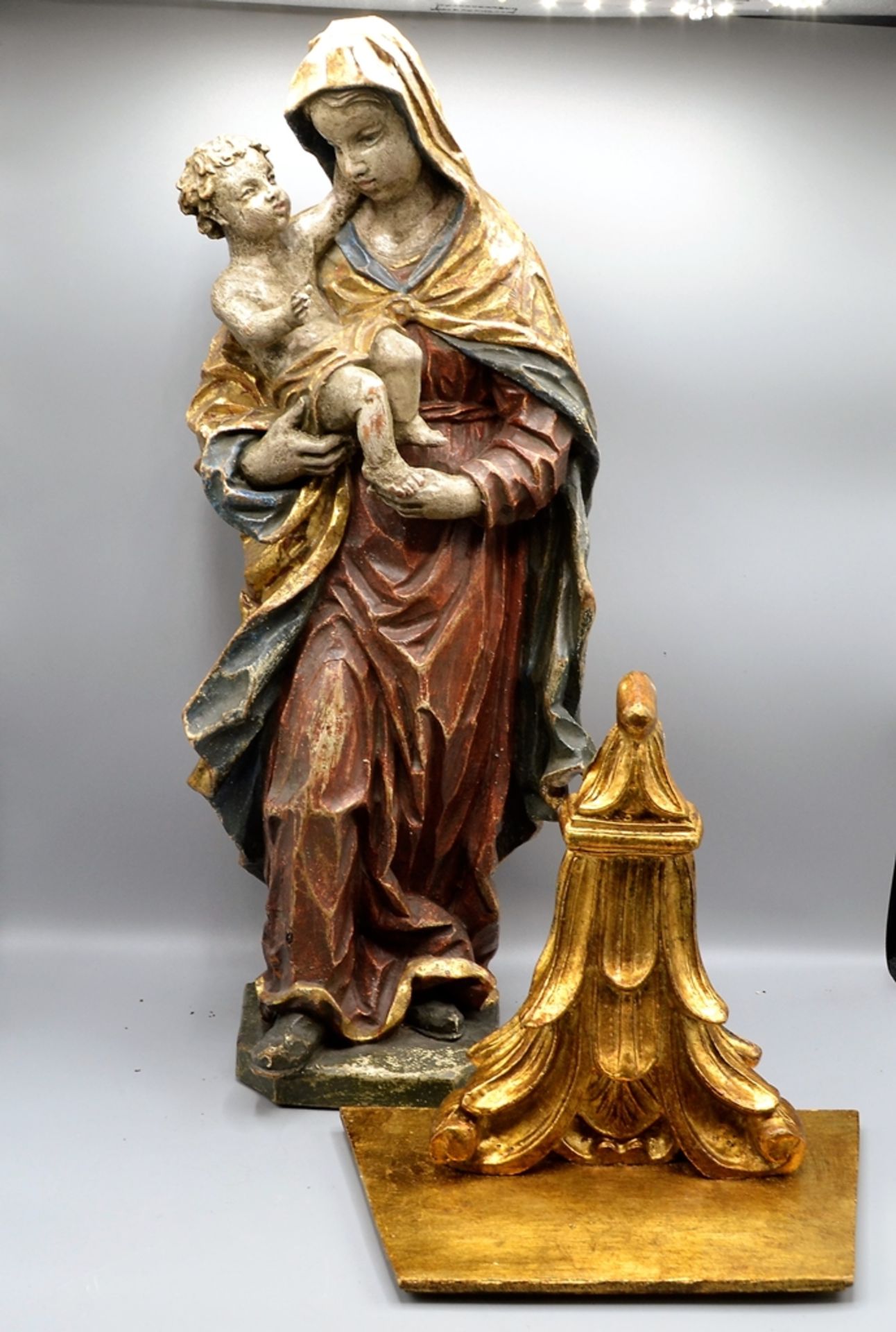 Madonna Muttergottes mit Jesuskind Schnitzfigur 20 Jhdt. mit Sockel, ca. 58 cm (ohne Sockel)