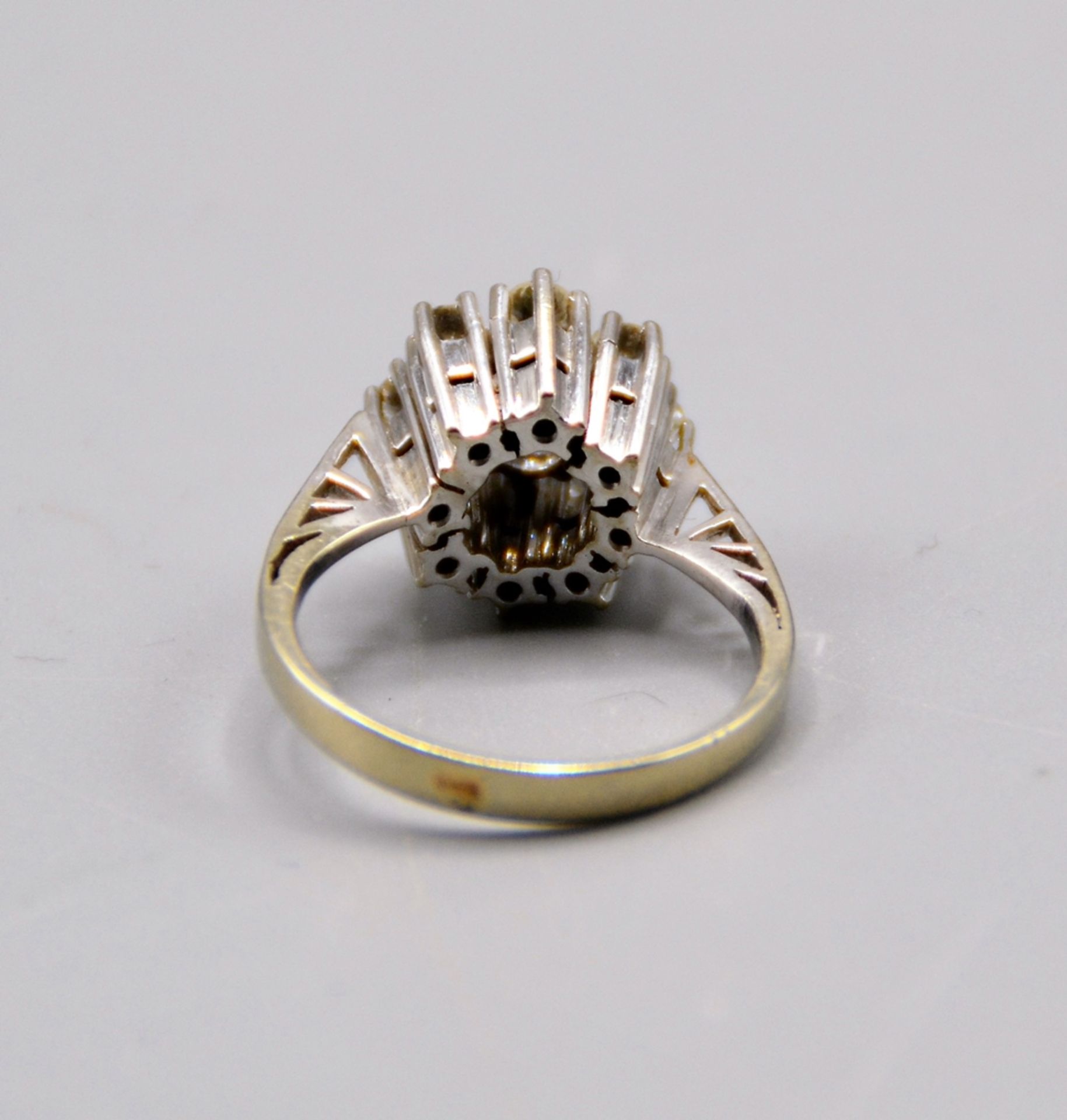 Brillantring 750 Weißgold zus. ca. 0,7 ct., 9 Brillanten, Ø 17 mm, 6,1 g - Bild 4 aus 8