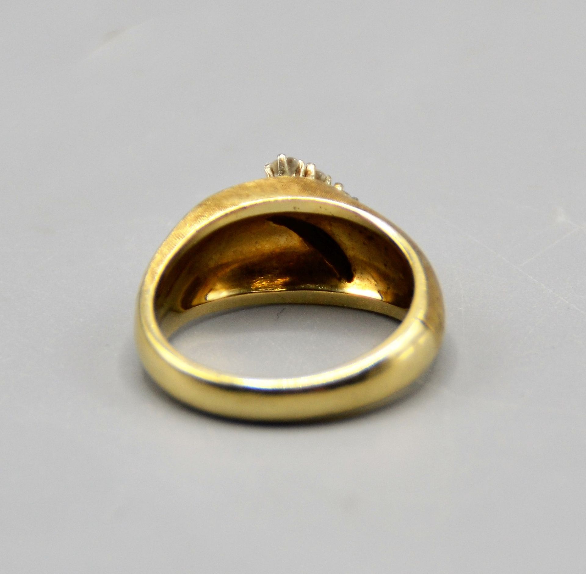Brillantring Goldring 585 mit 4 kleinen Brillanten zus. ca. 0,2 ct., Ring Ø 17 mm, 7,8 g - Image 4 of 4