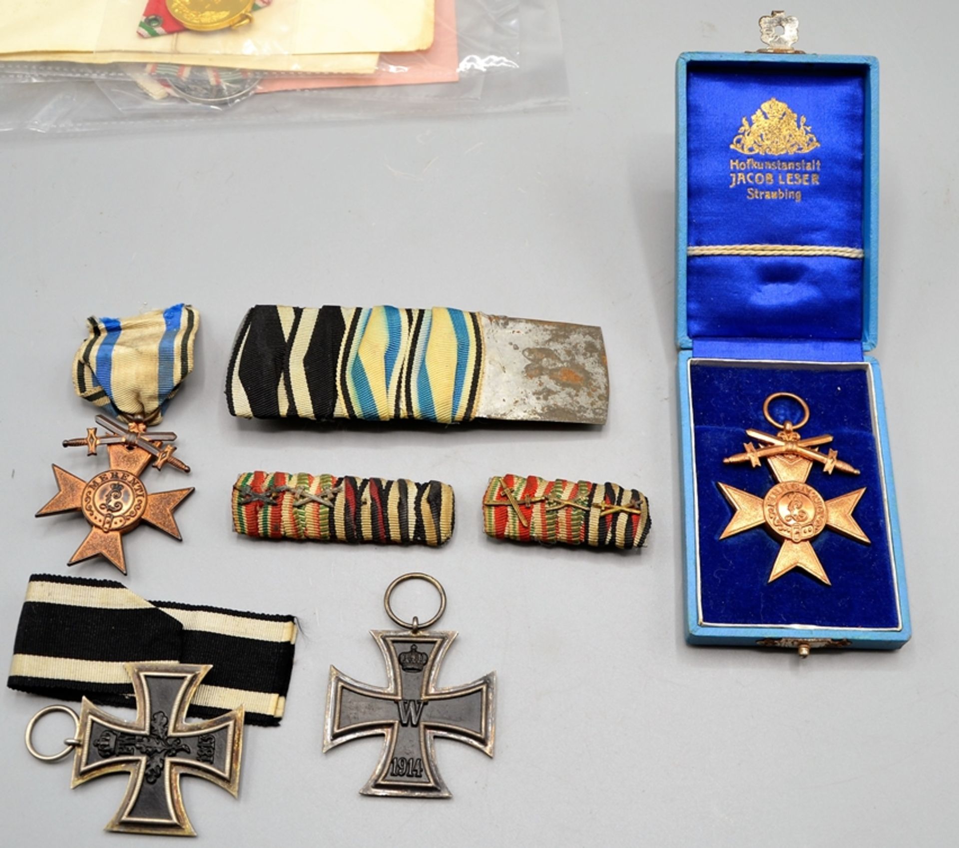 Militärischer Nachlass Orden Ehrenzeichen Urkunden WK1, darunter Ehrenkreuz für Frontkämpfer mit Ur - Bild 2 aus 7