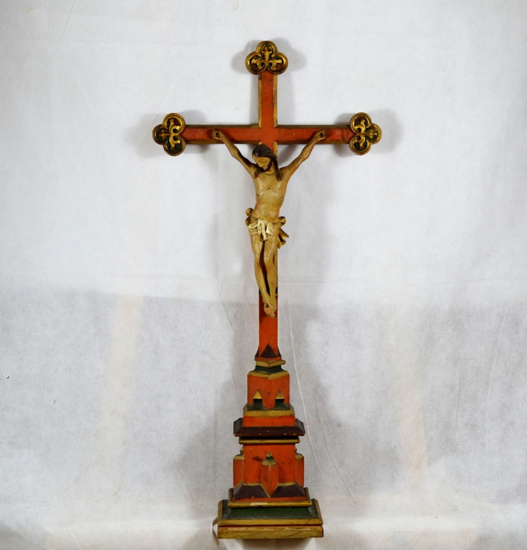 Standkreuz neugotisch 19 Jhdt., profil. Sockel, Christus Holz geschnitzt, wohl orig. Bemalung, ca.