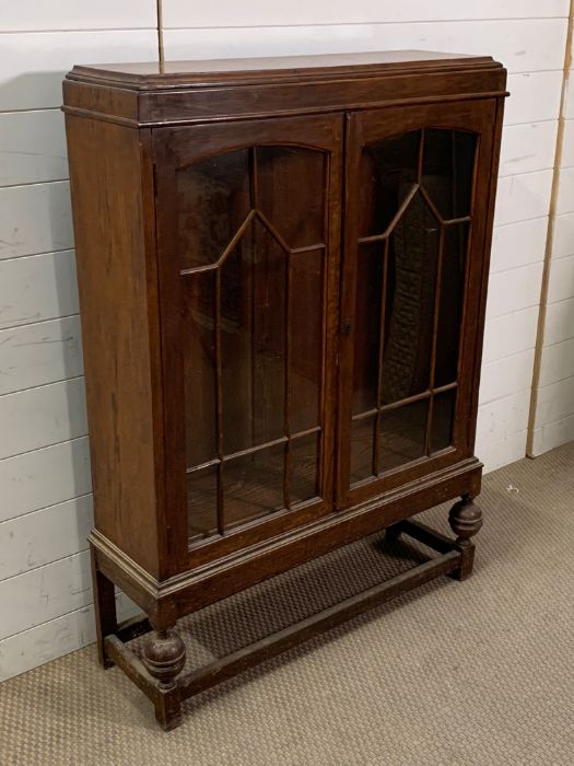 An oak glazed side cabinet (H120cm W84cm D25cm) - Image 2 of 2