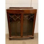 A mahogany glazed cabinet (H112cm W89cm D29cm)