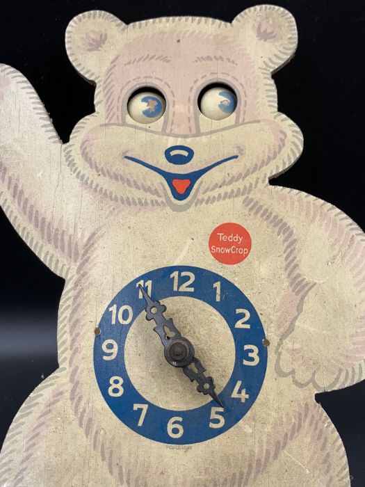 A vintage teddy snow crop wall clock - Image 3 of 4