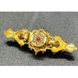 A 9ct gold brooch with seed pearl and ruby (Total Weight 3g)