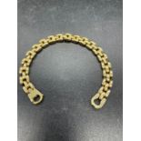 An 18ct gold bracelet in two colour in white and yellow gold (Total weight 21.7g) 21 cm length.