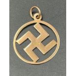 A 9ct gold pendant (1g)