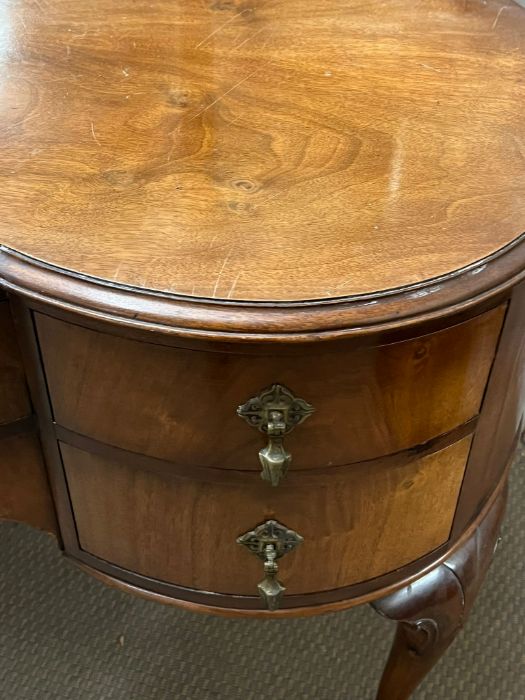 A dressing table with brass drop handles on cabriole legs - Image 3 of 3