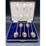 Five Art Deco silver teaspoons boxed