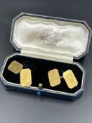 A pair of 18ct yellow gold Gents cuff links (Total weight 12.1g)