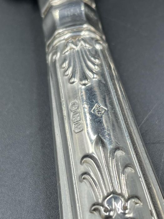 A silver handled cake slice and bread knife - Image 2 of 2