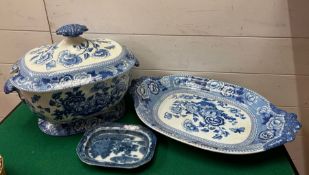 A blue and white lidded tureen and serving platter