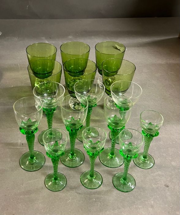 A selection of 60's clear and green glass - Image 3 of 8