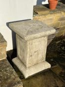 A pair of garden statue plinths (H60cm Sq42cm)