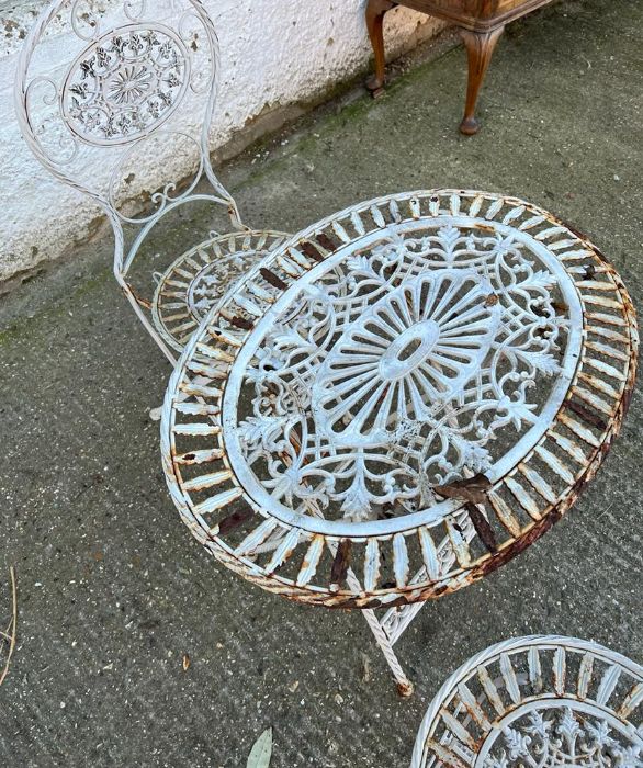 A white metal oval table, bistro set with two chairs - Image 6 of 7