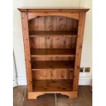 A pine open bookcase (H121dm W77cm D32cm) Condition Report no repairs general wear