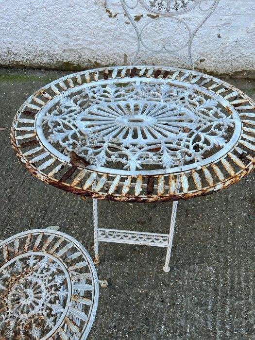 A white metal oval table, bistro set with two chairs - Image 3 of 7