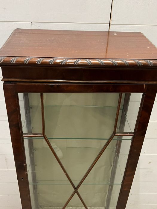 A mahogany display cabinet - Image 4 of 4