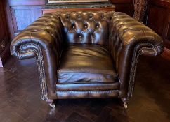 A leather Chesterfield club chair (H80cm W120cm D95cm)