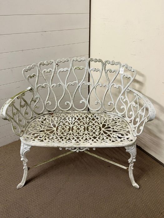 A white metal garden bench with circular coffee table (Bench H82cm W96cm D43cm) - Image 3 of 4