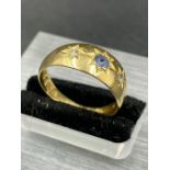 An 18ct gold ring with star decoration (Total weight 3.5g)