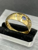 An 18ct gold ring with star decoration (Total weight 3.5g)