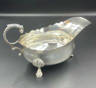 A silver sauce boat (151g total weight) hallmarked for London 1939 by Edward Barnard & Sons Ltd