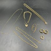 A selection of 9ct gold jewellery (Total Weight 21.6g)