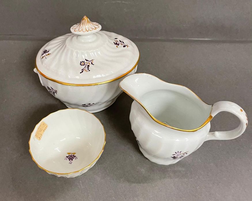 Worcester Flight period porcelain with puce design sucrier, milk jug and tea bowl - Image 2 of 3