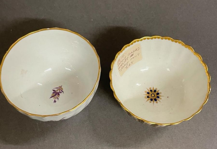 A gilded Worcester tea bowl and a Worcester 1800-1809 tea bowl - Image 2 of 3