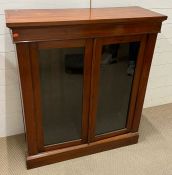 A glazed mahogany side cabinet (H103cm W93cm D35cm)