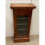 A slim mahogany side cabinet (H95cm W46cm D26cm)