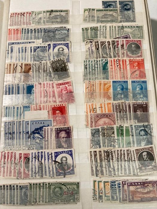 An extensive album of stamps from Greece - Image 2 of 10