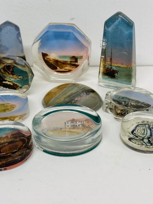 A selection of various glass paperweights - Image 3 of 3