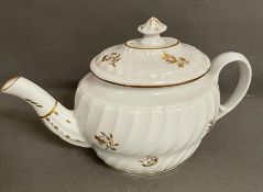 A Worcester 18th Century fluted teapot