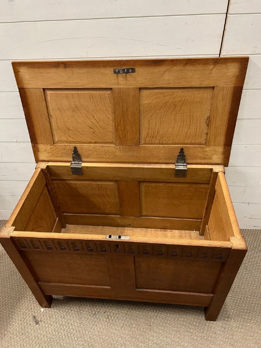 An oak coffer or blanket box with two panels front and lid (H60cm W86cm D44cm) - Image 3 of 3