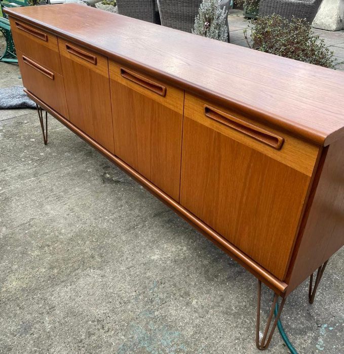 A Mid Century Teak G Plan Fresco sideboard on hairpin legs - Image 4 of 4