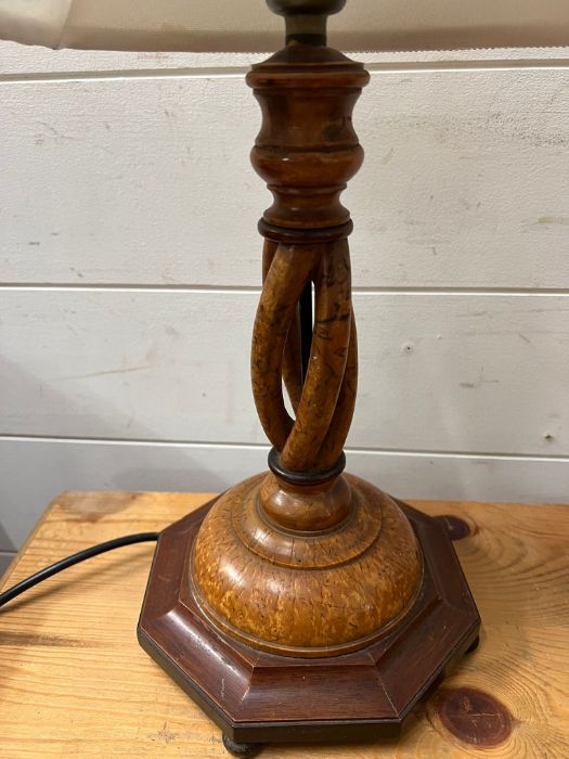 A walnut twisted lamp (H27cm) - Image 3 of 4