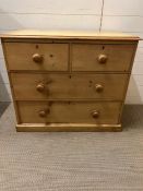 A two over two antique pine chest of drawers (H74cm W86cm D43cm)